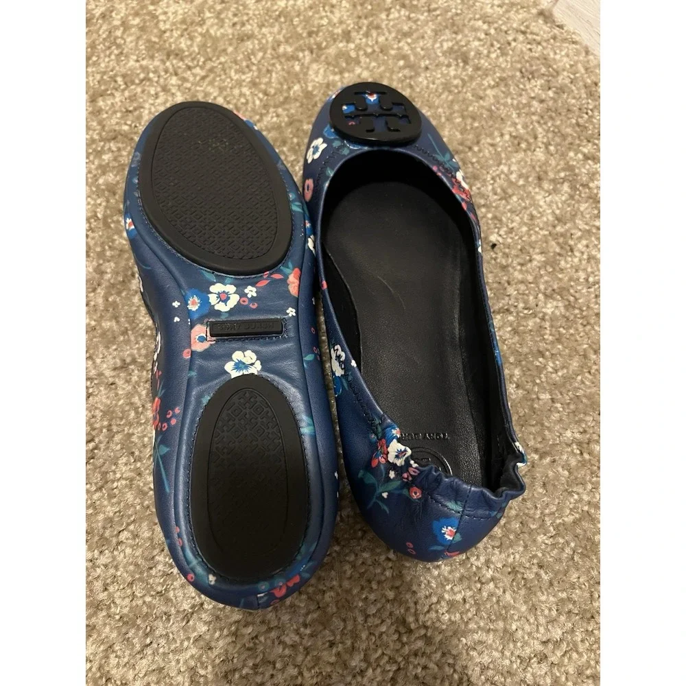 Tory Burch Minnie Travel Ballet Flats Navy Blue Floral Leather Logo Shoes 7